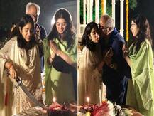 तलवार से केक काटकर जाह्नवी कपूर ने पापा और बहन के साथ मनाया जन्मदिन, देखें तस्वीरें