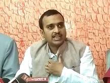 गोरखपुरः पिता ने दी थी कड़ी टक्कर लेकिन अब बेटे का हाथ योगी आदित्यनाथ के साथ!