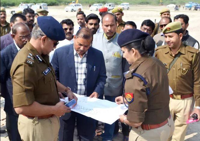 बीजेपी नेताओं और जिला प्रशासन की तरफ से लगभग 4 लाख लोगों के जनसभा में आने उम्मीद जताई गई है. इतनी बड़ी संख्या में आने वाले लोगों की सुरक्षा के लिए कानपुर पुलिस प्रशासन ने कमर कमर कस ली है. सुरक्षा की द्रष्टि से खास इंतजाम किए गए हैं. पुलिस ने एंटी ड्रोन डिटेक्टिव डिवाईस और ऊंची बिल्डिंग में स्नाइपर्स तैनात किया जाएगा. 