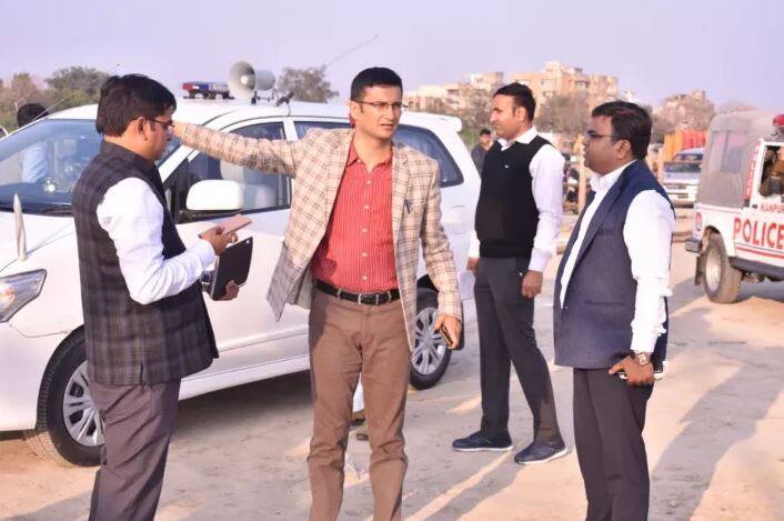 एसएसपी ने बताया कि पूरे शहर में लांग रेंज हथियारों को जमा कराने का काम किया जा रहा है. इसके साथ ही हिस्ट्रीशिटर और बदमाशों की गिरफ़्तारी के लिए दबिशें दी जा रही हैं. वहीं 20 हजार लोग कमेटी पुलिसिंग के माध्यम एस-10 मित्र हैं उन्हें किराए पर रह रहे संदिग्ध लोगों की जानकारी स्थानीय थाने में देने की जिम्मेदारी सौपी गई है.