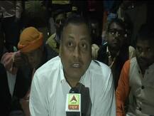 संत कबीर नगर: सीएम के निर्देश पर विधायक ने खत्म किया धरना, सांसद ने की थी जूतों से पिटाई