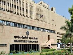 IIT दिल्ली ने प्लेसमेंट में तोड़ा पिछले 10 साल का रिकॉर्ड, छात्रों को अब तक 1000 जॉब ऑफर मिल चुके हैं