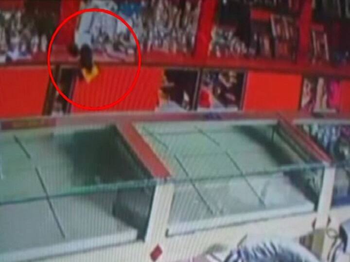 Patna: Rat stolen diamond jewellery from shop पटना: चूहे ने गायब किए हीरे के जेवर, दुकानदार बोला- खुश हूं, मूषक महाराज माता पार्वती के लिए गिफ्ट ले गए