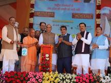 जो पानी से भी तेल निकाल दे, जो बिना फंड के काम करा दे वो नितिन गडकरी है- राजनाथ