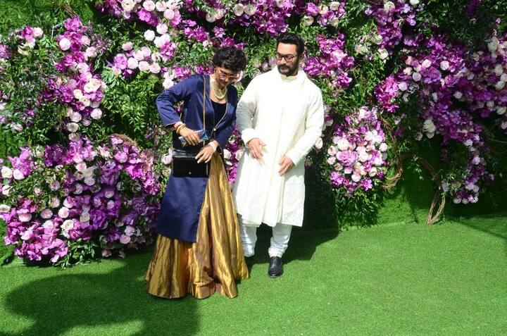 वहीं आमिर की पत्नी किरण वेस्टर्न और इंडियन स्टाइल के कॉम्बीनेशन वाली ड्रेस में नजर आईं.