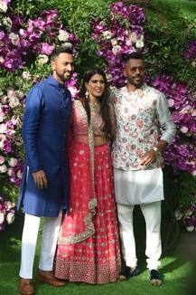 मुंबई इंडियंस के स्टार्स ने कुछ इस अंदाज़ में की आकाश अंबानी की शादी में शिरकत