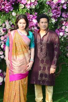 पत्नी अंजली के साथ शानदार कुर्ता और पायजामा में नजर आए क्रिकेट के \'भगवान\'