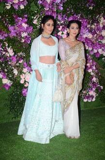 करिश्मा और करीना ने आकाश अंबानी की शादी में कुछ इस अंदाज़ में लगाया ग्लैमर का तड़का