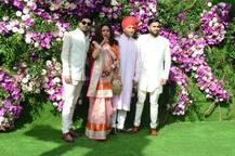 पत्नी टीना और बेटों के साथ आकाश और श्लोका की शादी में पहुंचे अनिल अंबानी, देखें तस्वीरें