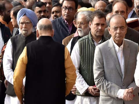 लोकसभा चुनाव: जानें कौन-कौन पार्टियां हैं NDA-UPA के साथ और कौन है थर्ड फ्रंट की आस में लोकसभा चुनाव: जानें कौन-कौन पार्टियां हैं NDA-UPA के साथ और कौन है थर्ड फ्रंट की आस में