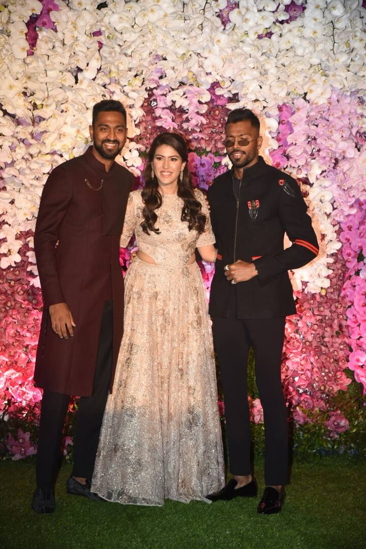 हार्दिक पंडया भी यहां पहुंचे.