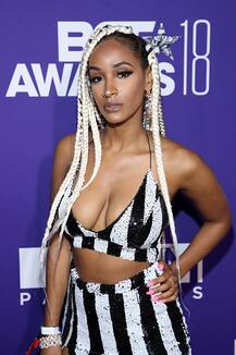 रियलिटी शो की स्क्रीनिंग पर बेहद बोल्ड अवतार में पहुंची ये हसीनाएं, तस्‍वीरें देखेंगे तो हो जाएंगे मदहोश