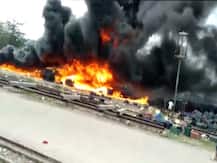 दिल्ली के शालीमार बाग इलाके में झुग्गियों में लगी आग बुझाई गई, कोई हताहत नहीं