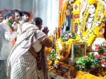 लोकसभा चुनाव 2019: प्रतिष्‍ठा का विषय है सीएम योगी की सीट, प्रतिद्वंदी पिता के बेटे अमरेन्‍द्र गोरक्षनाथ बाबा की शरण में पहुंचे
