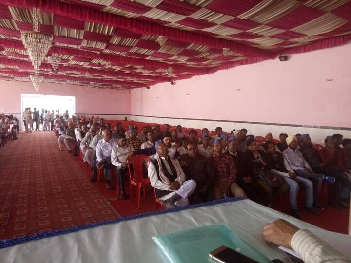 सपा के राष्ट्रीय अध्यक्ष अखिलेश यादव अपने कार्यकर्ताओं से कह चुके हैं कि बसपा का अपमान मेरा अपमान होगा. दोनों दलों के कार्यकर्ताओं को एक साथ मिलकर लोकसभा चुनाव की तैयारियों में जुटना है. लेकिन जमीनी हकीकत देखी जाए तो दोनों दलों के कार्यकर्ता आपस में सामंजस नहीं बैठा पा रहे हैं.