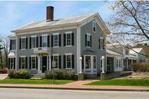 बेहद फैंसी हैं ये मैकडोनाल्ड, कोई पहाड़ पर है तो कोई प्लेन में, देखें ये गजब तस्वीरें