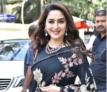 In Pics: \'कलंक\' के टीजर लॉन्च पर मस्ती करते हुए पहुंची टीम, देखें खास तस्वीरें