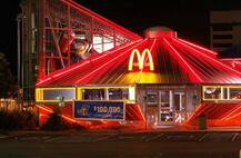 बेहद फैंसी हैं ये मैकडोनाल्ड, कोई पहाड़ पर है तो कोई प्लेन में, देखें ये गजब तस्वीरें