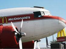 बेहद फैंसी हैं ये मैकडोनाल्ड, कोई पहाड़ पर है तो कोई प्लेन में, देखें ये गजब तस्वीरें