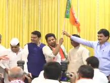 बाप कांग्रेस में, बेटा बीजेपी में: अहमदनगर सीट से लोकसभा चुनाव लड़ सकते हैं सुजय पाटिल