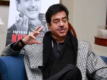 शत्रुघ्न सिन्हा ने \'VIP कल्चर\' को लेकर पीएम मोदी को घेरा