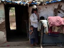 MP: कुछ पैसों की जरूरत के लिए अपना राशन कार्ड गिरवी रख रहे हैं मजबूर आदिवासी