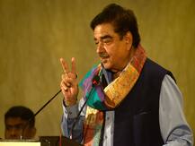 28 मार्च को कांग्रेस का \'हाथ\' थामेंगे शत्रुघ्न सिन्हा, राहुल गांधी की मौजूदगी में पार्टी ज्वाइन करेंगे