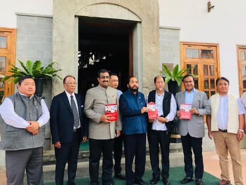 लोकसभा चुनाव: पूर्वोत्तर में कांग्रेस के खिलाफ बीजेपी का महागठबंधन, 7 पार्टियां आईं एक साथ लोकसभा चुनाव: पूर्वोत्तर में कांग्रेस के खिलाफ बीजेपी का महागठबंधन, 7 पार्टियां आईं एक साथ