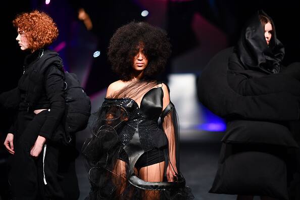 इस फैशन शो के कलेक्शन को इस स्कूल के फाइनल ईयर के स्टूडेंट्स ने तैयार किया है.