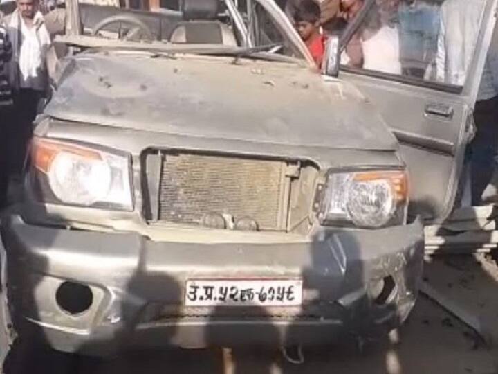 भीषण हादसा: देवरिया में बारातियों से भरी बोलेरो के उड़े परखच्चे, सात लोगों की दर्दनाक मौत Deoria: horrific incident in Deoria, seven people dead on the spot भीषण हादसा: देवरिया में बारातियों से भरी बोलेरो के उड़े परखच्चे, सात लोगों की दर्दनाक मौत