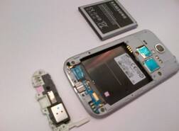 फोन अगर भीग जाए या पानी में गिर जाए, तो इस ट्रिक से करें अपना मोबाइल ठीक