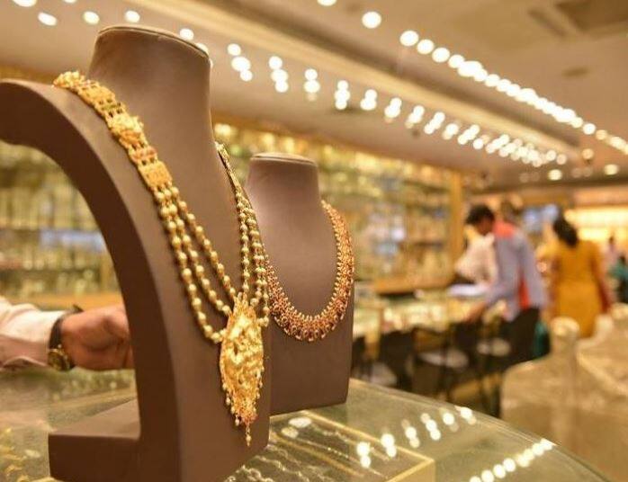 gold and silver prices high by buying jewelery जौहरियों की खरीदारी बढ़ने से सोने के दाम में बढोतरी, चांदी भी हुई मजबूत