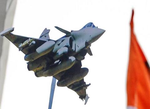 राफेल डील मामला: सरकार ने SC में दिया हलफनामा, कहा- लीक हुए दस्तावेज से राष्ट्रीय सुरक्षा को खतरा राफेल डील मामला: सरकार ने SC में दिया हलफनामा, कहा- लीक हुए दस्तावेज से राष्ट्रीय सुरक्षा को खतरा