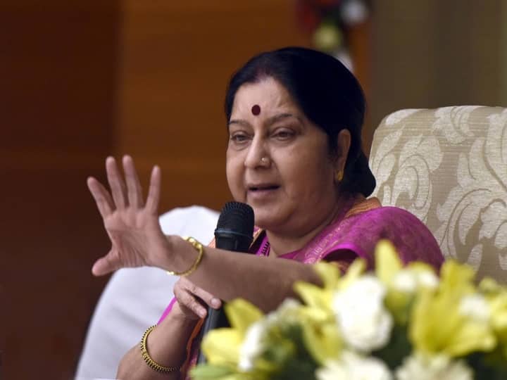 सुषमा स्वराज का राहुल पर हमला, कहा- ‘आतंकवाद मुद्दा नहीं तो एसपीजी सुरक्षा छोड़ दें’ Rahul Gandhi should renounce SPG cover if terror not an issue- Sushma Swaraj सुषमा स्वराज का राहुल पर हमला, कहा- ‘आतंकवाद मुद्दा नहीं तो एसपीजी सुरक्षा छोड़ दें’