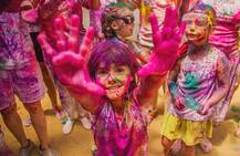 Holi 2019: ध्यान से खेलें होली, हो सकती हैं ये समस्याएं