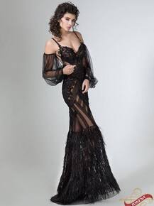 दुल्हन के लिए डिजाइनर ने बनाई ऐसी बदन दिखाऊ ड्रेस, अब सोशल मीडिया पर हो रही है ट्रोल