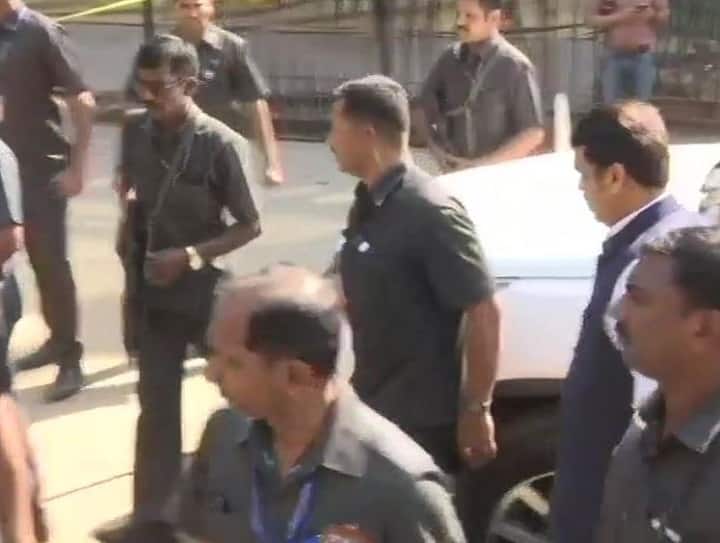 Mumbai bridge accident fir registered against BMC and Central Railway officials मुंबई पुल हादसाः बीएमसी और सेंट्रल रेलवे के अधिकारियों के खिलाफ केस दर्ज