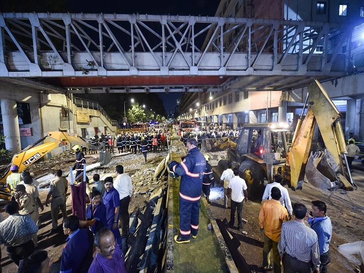 footover bridge collapses near cst in mumbai many feared injured Red light saved many life मुंबई पुल हादसाः 6 की मौत, 36 घायल, रेडलाइट ने बचाई कई जिंदगियां