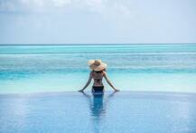 इन बिकिनी तस्वीरों में फैंस को कातिलाना अंदाज में घायल कर रही है ये हीरोइन, देखें तस्वीरें