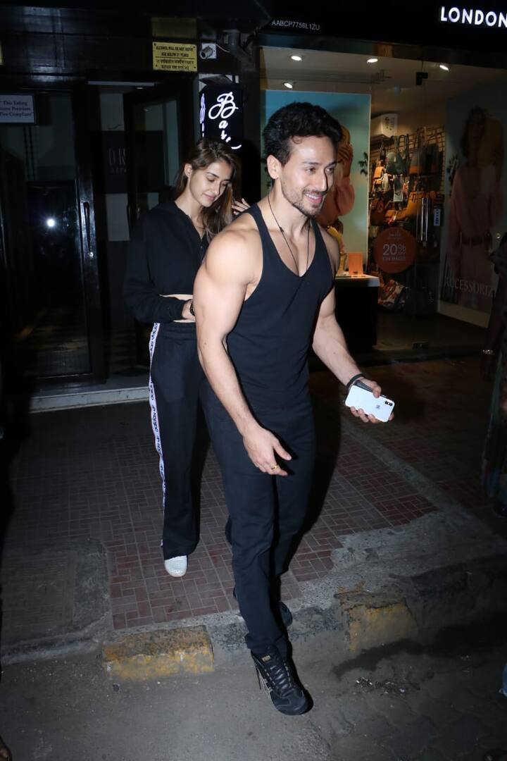 टाइगर और दिशा स्टार पार्टी से लेकर लंच और डिनर पर अक्सर ही साथ में गुड टाइम स्पेंड करते दिखाई देते हैं. (तस्वीर: मानव मंगलानी)