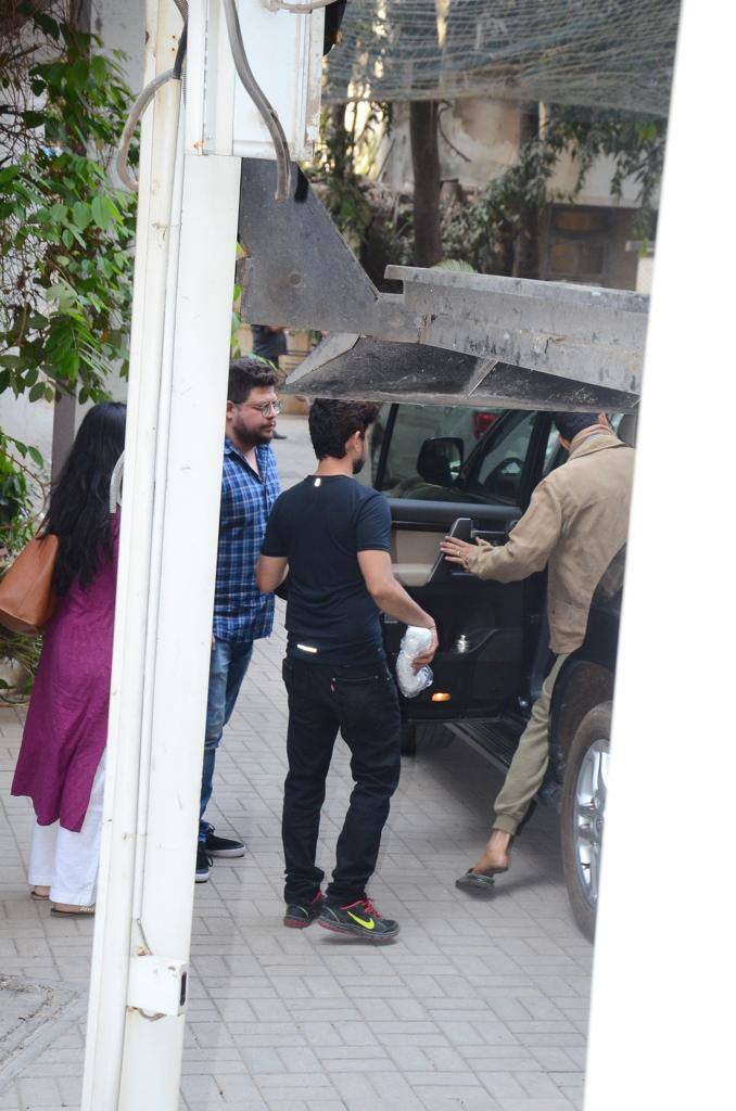 इरफान अक्सर ही फैंस को अपने बारे में जानकारी सोशल मीडिया के जरिए देते रहते हैं लेकिन बीते कुछ समय से उन्होंने अपनी तबीयत से जुड़ी कोई जानकारी साझा नहीं की है. 