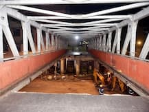 मुंबई ब्रिज हादसा: BMC की पहली कार्रवाई, चीफ इंजीनियर समेत दो निलंबित