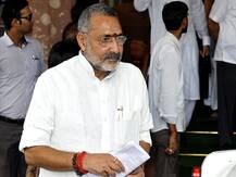 बिहार एनडीए में सीट बंटवारे पर फंसा पेंच, गिरिराज सिंह और शाहनवाज हुसैन की बदलेगी सीट