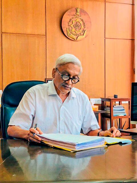 वह सीएम रहते काम को लेकर काफी सीरियस रहते थे. रात में जगकर फाइलों को निपटाना उनकी आदस सी बन गई थी. वह 16 से 18 घंटे काम करते थे.