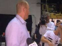 न्यूजीलैंड हमला: विवादित कॉमेंट करने वाले ऑस्ट्रेलियाई सीनेटर के सिर पर फोड़ा अंडा, देखिए वीडियो