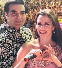 यंग लड़कियों से इश्क फरमा रहे हैं ये बॉलीवुड एक्टर, जानें कौन हैं ये