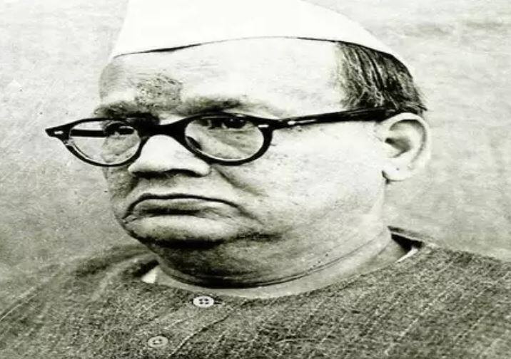 श्रीकृष्ण सिंह बिहार के पहले मुख्यमंत्री थे. उनका निधन सीएम रहते हुए 1961 में हो गया. इससे पहले वह द्वितीय विश्व युद्ध (1939-45) के दौरान जब भारत गुलाम था तब उन्होंने अंग्रेज सरकार के विरोध में सीएम पद से इस्तीफा दे दिया था. 