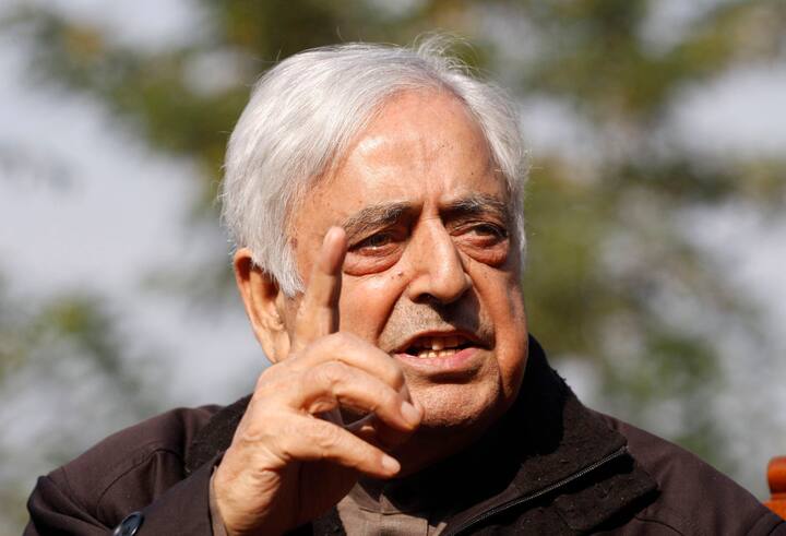 मुफ्ती मोहम्मद सईद जम्मू कश्मीर के मुख्यमंत्री थे. वह देश के पहले मुस्लिम गृहमंत्री भी रहे थे. उनका निधन सीएम पद पर रहते हुए 7 जनवरी, 2016 को हो गया.