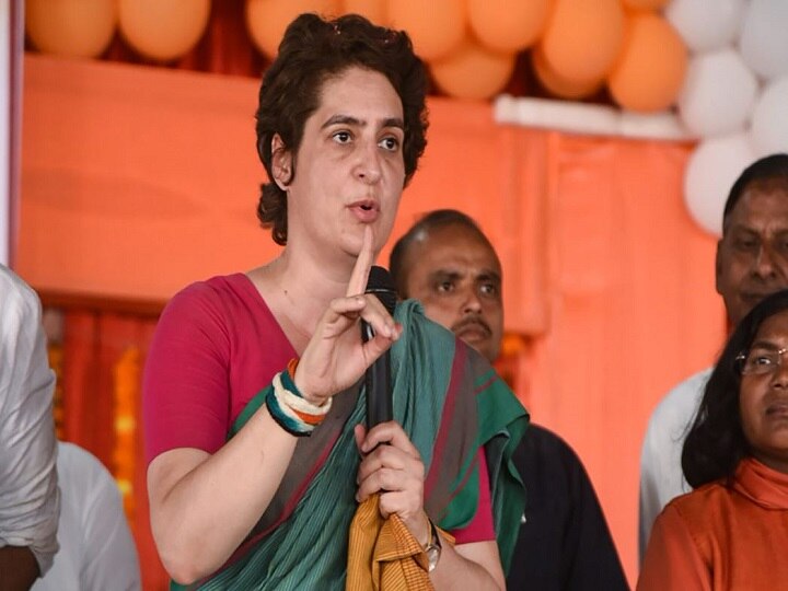 loksabha election, second day of priyanka gandhi boat yatra, today she will visit vindhyachal temple बोट यात्रा का आज दूसरा दिन, प्रियंका बोलीं- किसान और गरीबों के नहीं अमीरों के होते हैं चौकीदार