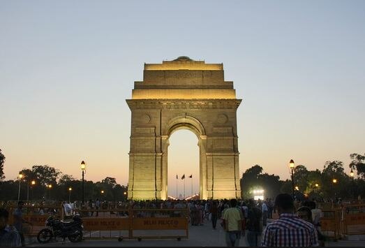 इकोनॉमिस्ट इंटेलिजेंस यूनिट के 2019 के विश्वव्यापी निर्वाह व्यय (कॉस्ट आफ लिविंग) सर्वे के मुताबिक पेरिस, सिंगापुर और हांगकांग दुनिया के सबसे महंगे शहरों में शामिल हैं. जबकि, रहने के लिहाज से दिल्ली, चेन्नई और बेंगलुरू सबसे सस्ते शहरों में शामिल हैं. सभी फोटोः गूगल फ्री इमेज